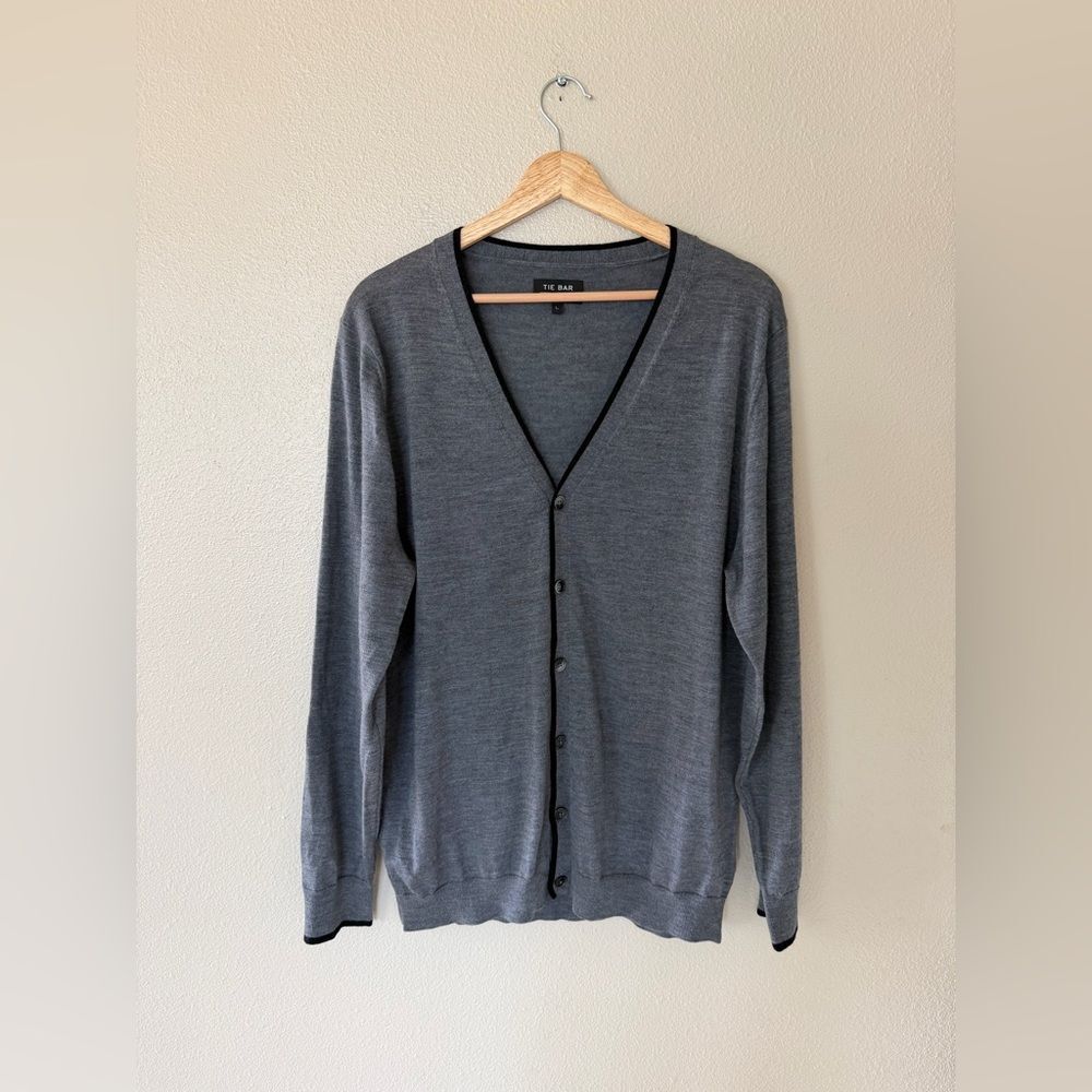 The Tie Bar Men’s 100% Wool Charcoal Button Front Cardigan Sweater Size L